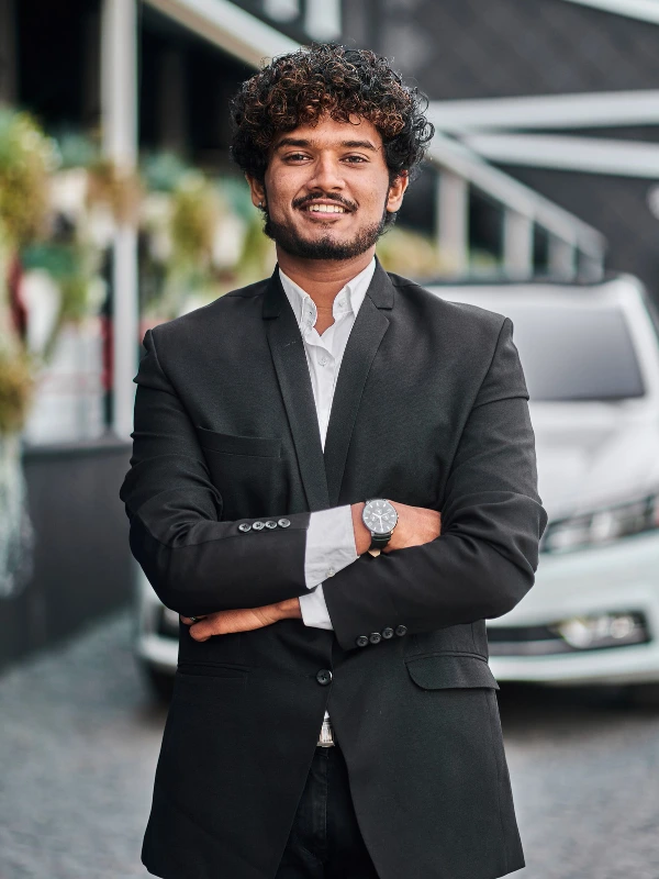 pleased-event-organizer-with-clipboard-smiling-at-camera-in-modern-banquet-hall-creative-work-qkr6yb5hqhhkdp3tct7lot77a11gg89990s71zfvpc (2)